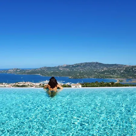 Villa Amaca Con Piscina A Sfioro Riscaldata E Vista Mozzafiato Sulla Costa Cannigione