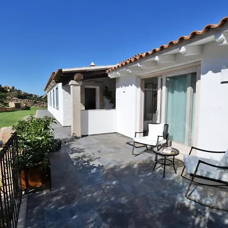 Villa Amaca Con Piscina A Sfioro Riscaldata E Vista Mozzafiato Sulla Costa Cannigione